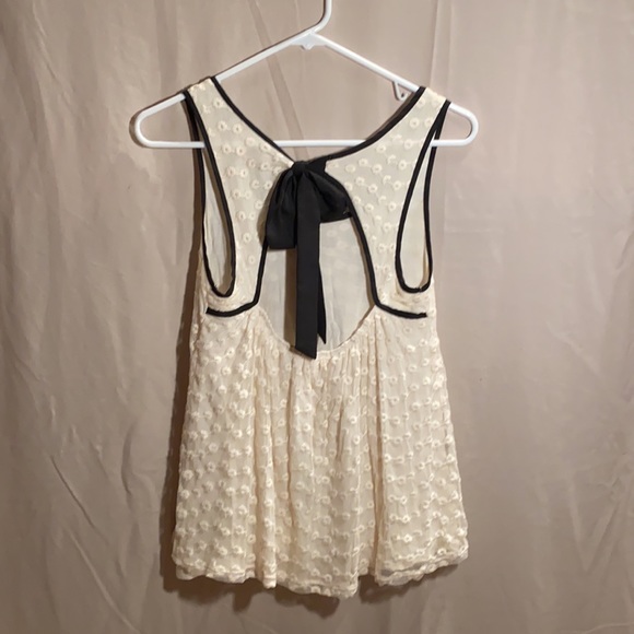 Monteau lace flower tank - Picture 2 of 5